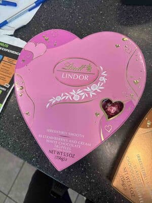 Lindor Strawberries And Cream White Chocolate Truffles