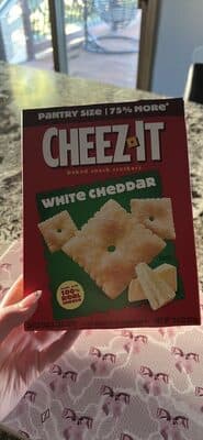 White Cheddar Baked Snack Crackers