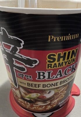 SHIN RAMYUN BLACK RAMYUN NOODLES WITH SOUP MIX