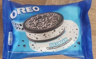 Ice-cream with oreo cookie pieces